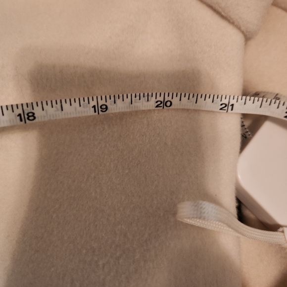 Elegant Cream Belted Coat - Picture 6 of 8